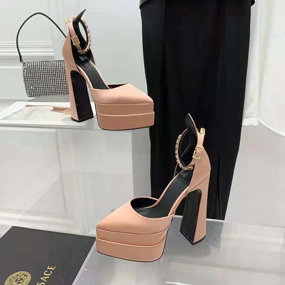 Versace Medusa Aevitas Platform Pumps in 15.5cm Heel Hight for Women in Pink