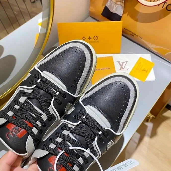 Louis Vuitton Trainer Sneaker Black in Grey Virgil Abloh Louis Vuitton Trainer Sneaker Black in Grey Virgil Abloh