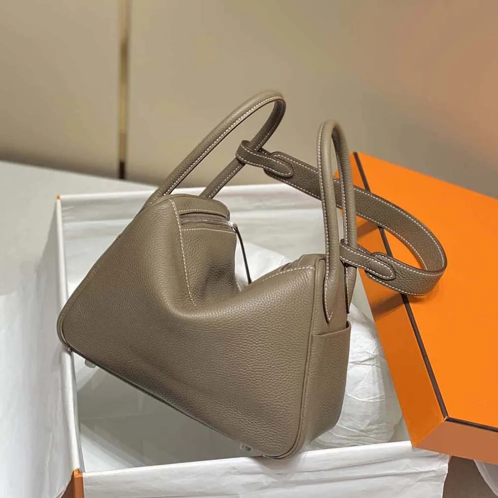 Hermes Lindy 26 in Clemence Leather for Women in Gray/Silver Hermes Lindy 26 in Clemence Leather for Women in Gray/Silver