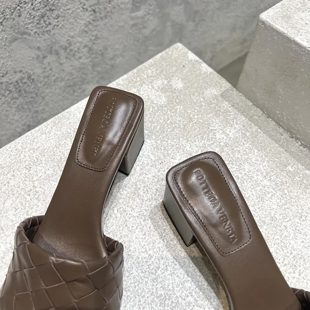 Bottega Veneta Parco Mule for Women in Chocolate Bottega Veneta Parco Mule for Women in Chocolate