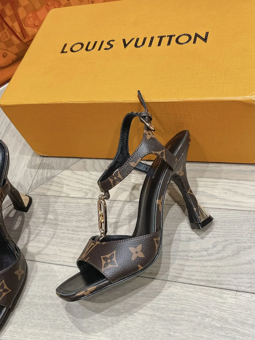 Louis Vuitton Sparkle Sandal Black / 3.7 in inch