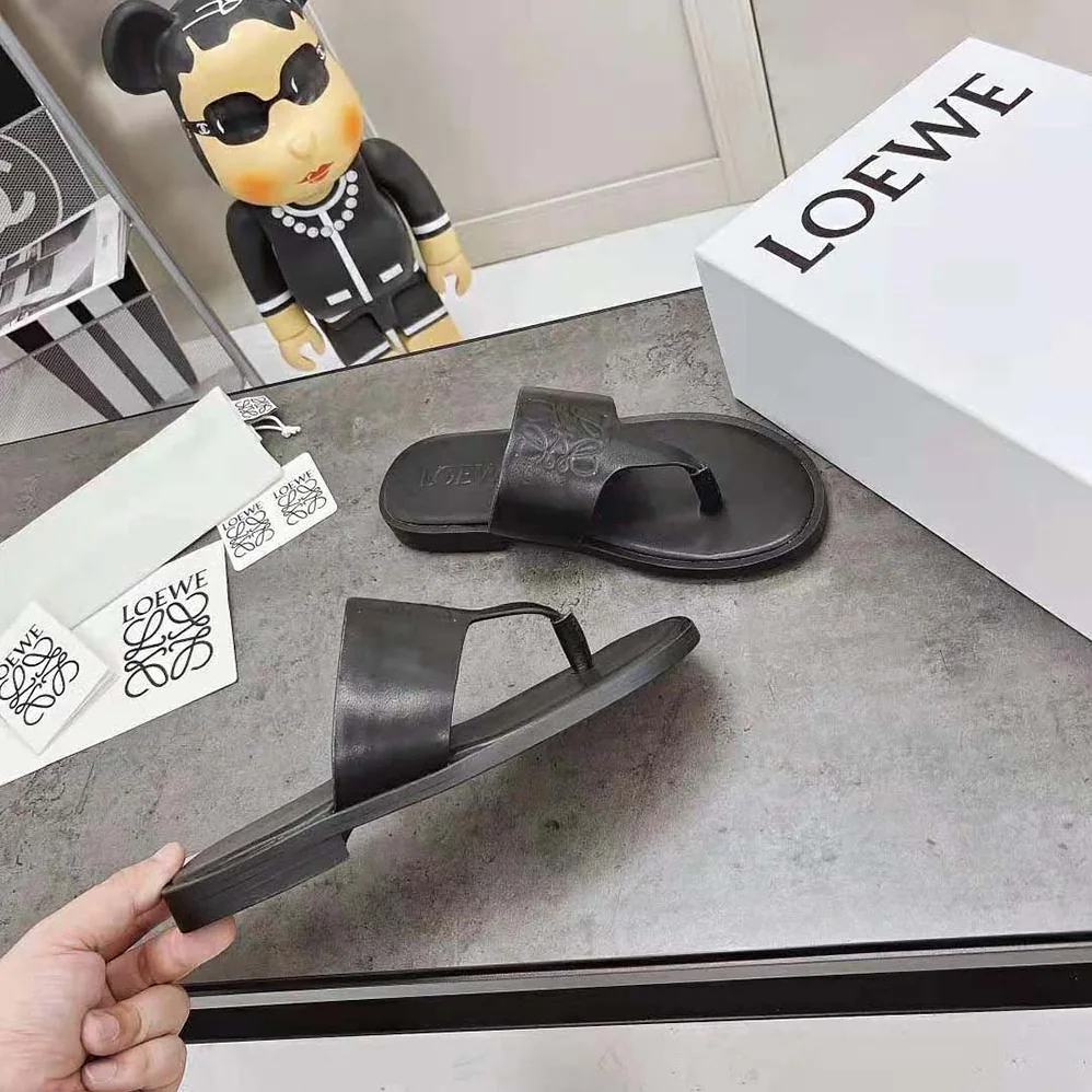 Loewe Anagram Flip Flop in Calfskin for Women in Black Loewe Anagram Flip Flop in Calfskin for Women in Black
