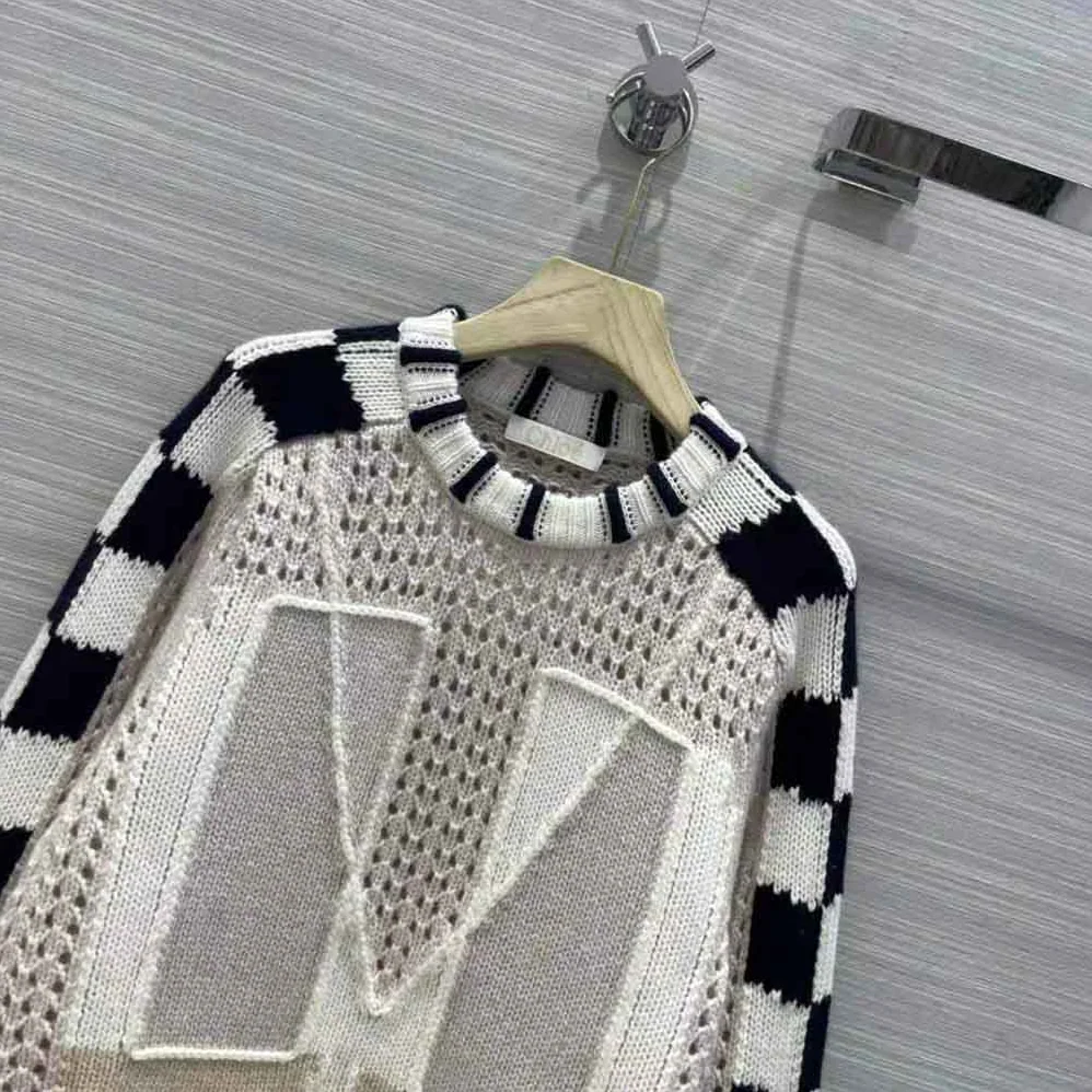 Chloe Graphic Knit Sweater for Women in Beige Chloe Graphic Knit Sweater for Women in Beige