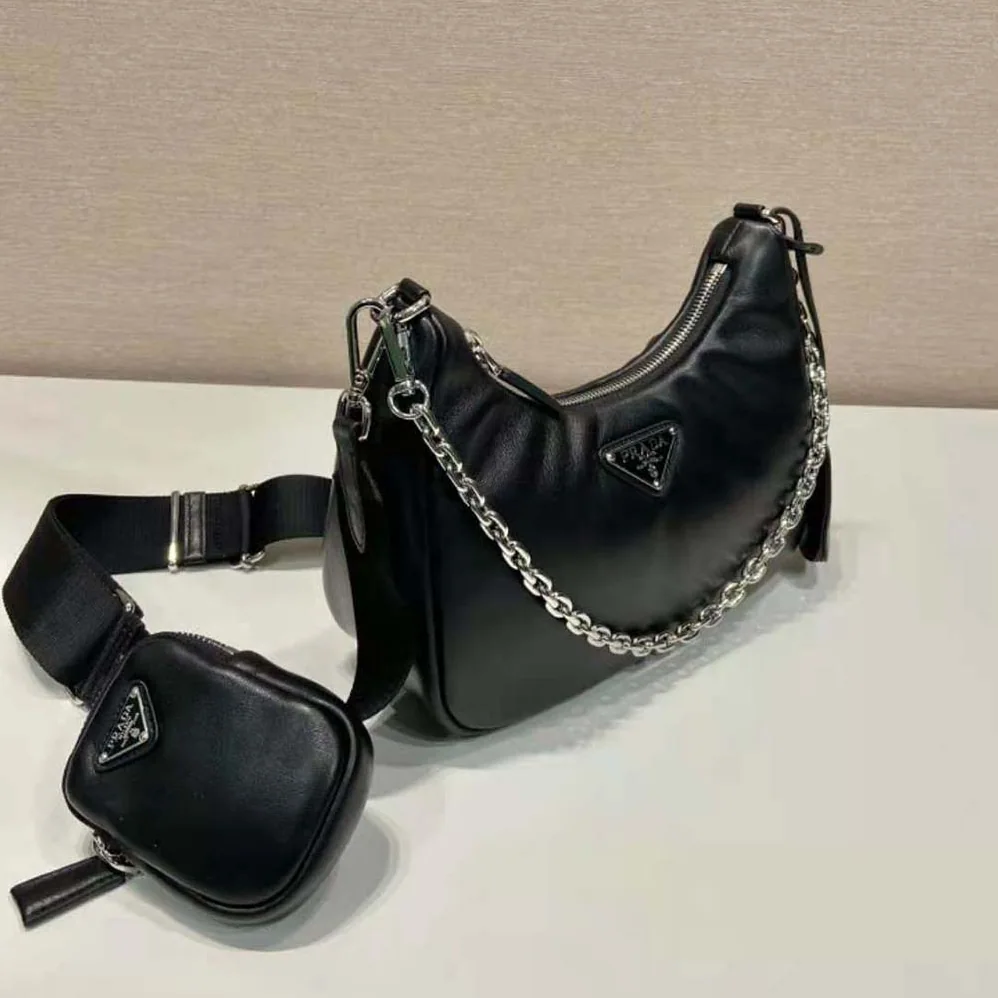 Prada Padded Nappa-Leather Prada Re-Edition 2005 Shoulder Bag for Women in Black Prada Padded Nappa-Leather Prada Re-Edition 2005 Shoulder Bag for Women in Black