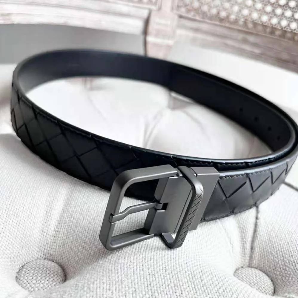 Bottega Veneta Intrecciato Belt in a Blown-up Intreccio Weave for Men in Black Bottega Veneta Intrecciato Belt in a Blown-up Intreccio Weave for Men in Black