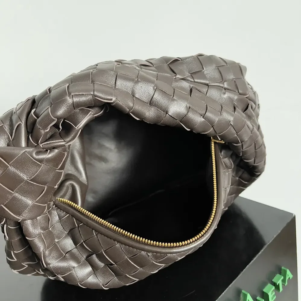 Bottega Veneta Small Jodie for Women in Chocolate Bottega Veneta Small Jodie for Women in Chocolate