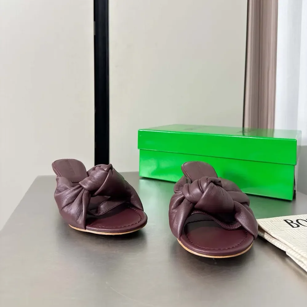 Bottega Veneta Cherry Mule in Supple Nappa Leather for Women in Deep Mahogany