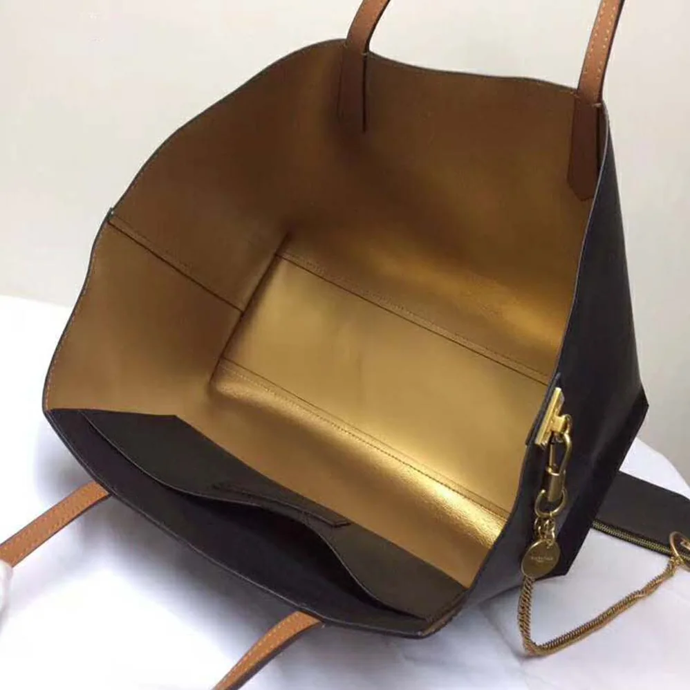 Givenchy Shopper Tote Bag in Smooth Leather for Women in Black Givenchy Shopper Tote Bag in Smooth Leather for Women in Black