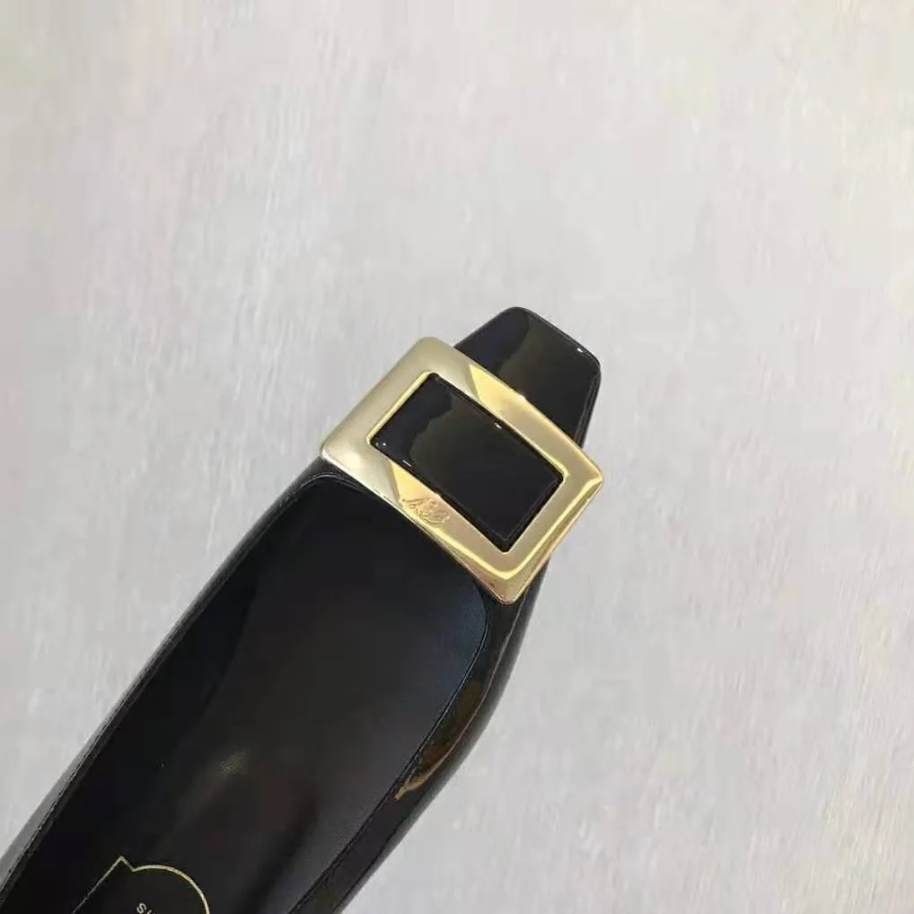 Roger Vivier Belle Vivier Pumps in Patent Leather for Women in Black Roger Vivier Belle Vivier Pumps in Patent Leather for Women in Black