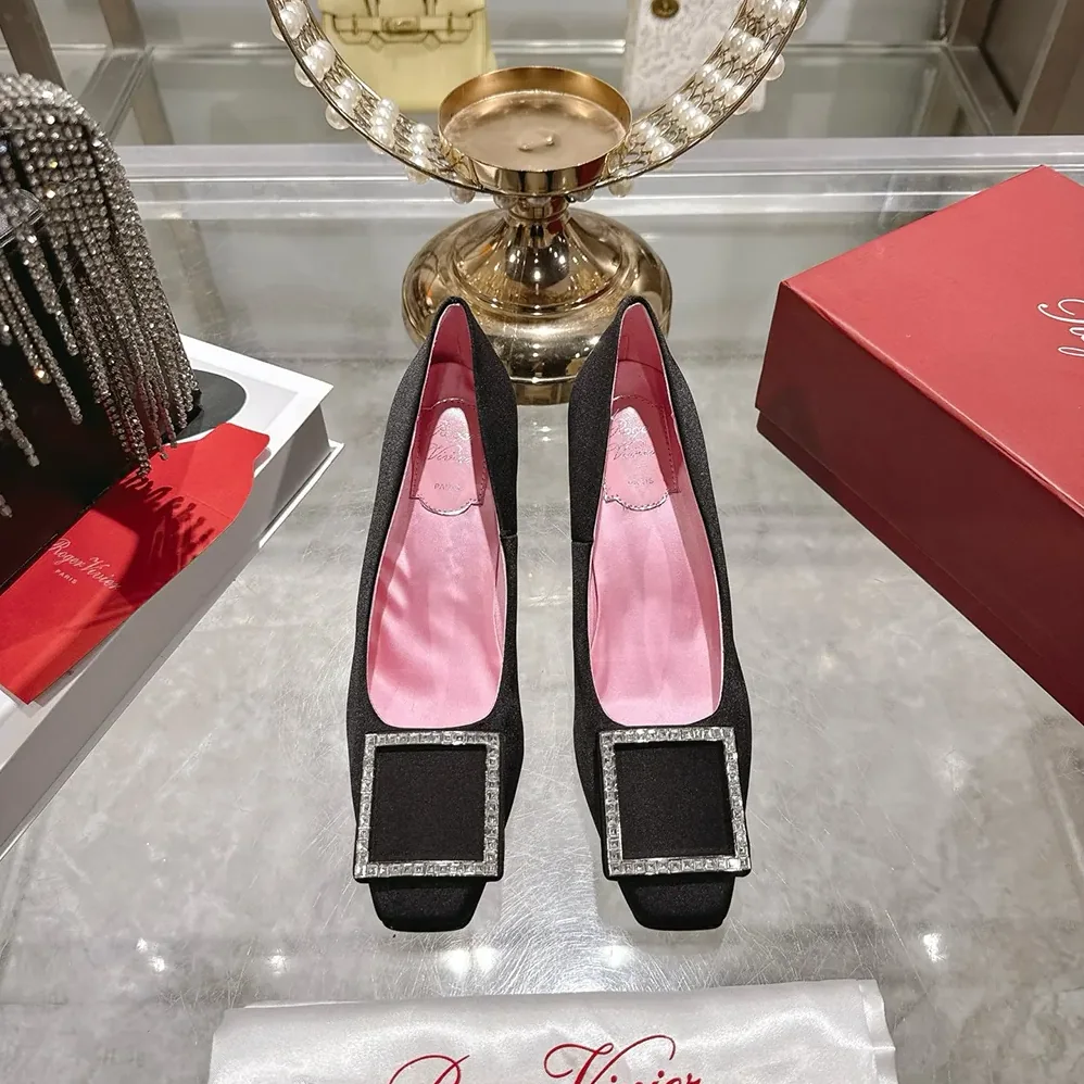 Roger Vivier Trompette Pumps in Satin for Women in Black