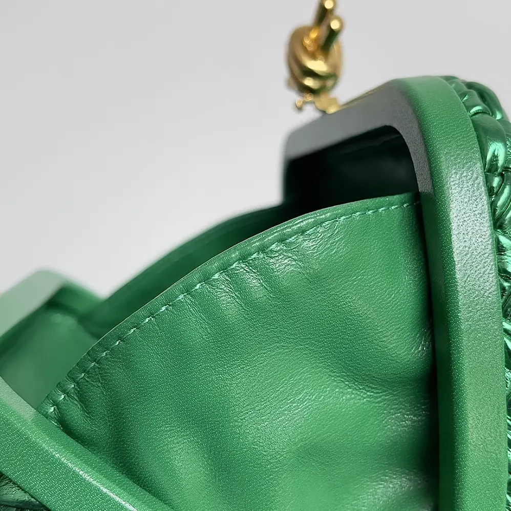 Bottega Veneta Knot Minaudière Clutch in Calfskin Leather for Women in Green Bottega Veneta Knot Minaudière Clutch in Calfskin Leather for Women in Green