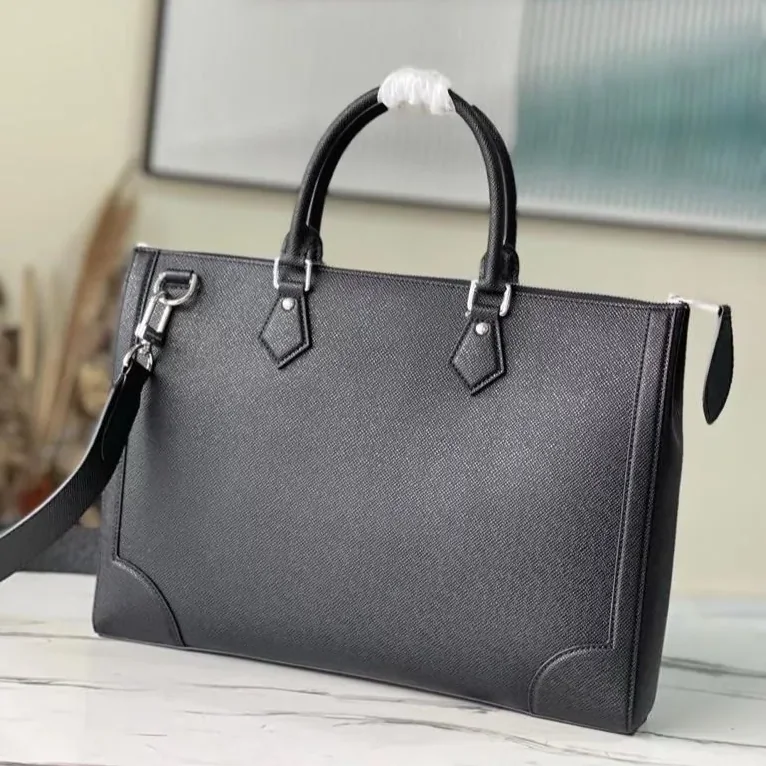 Louis Vuitton Slim Briefcase Taiga Black / Louis Vuitton Slim Briefcase Taiga Black /