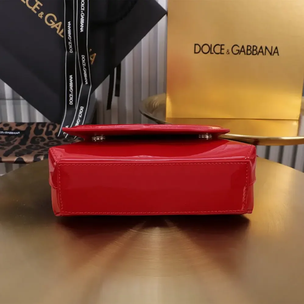 Dolce Gabbana D&G DG Logo Bag Top-handle Bag for Women in Red Dolce Gabbana D&G DG Logo Bag Top-handle Bag for Women in Red