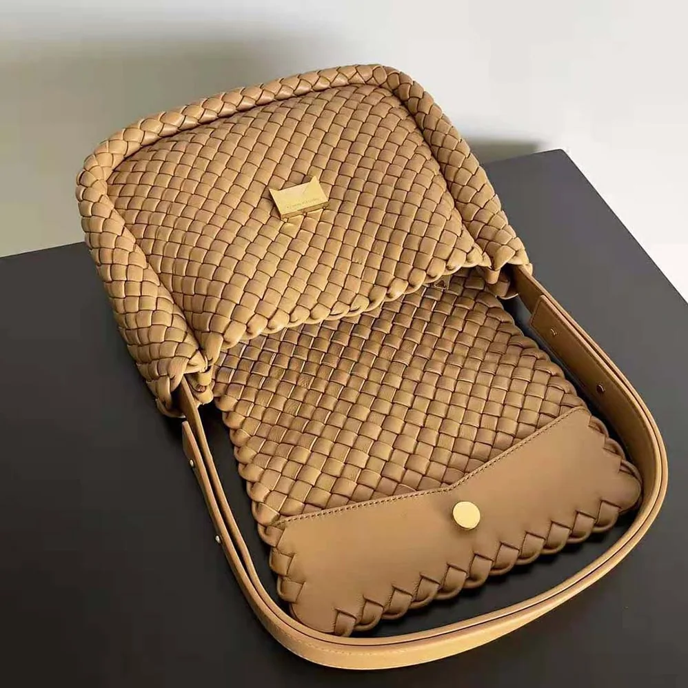 Bottega Veneta Cobble Shoulder Bag Small Padded Intreccio Leather for Women in Brown Bottega Veneta Cobble Shoulder Bag Small Padded Intreccio Leather for Women in Brown