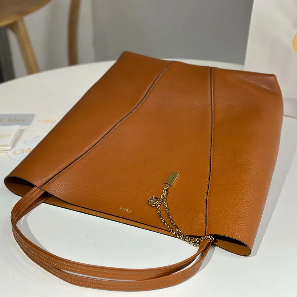 Chloe Large Chloé Spin Tote Bag in Grained Leather for Women in Brown