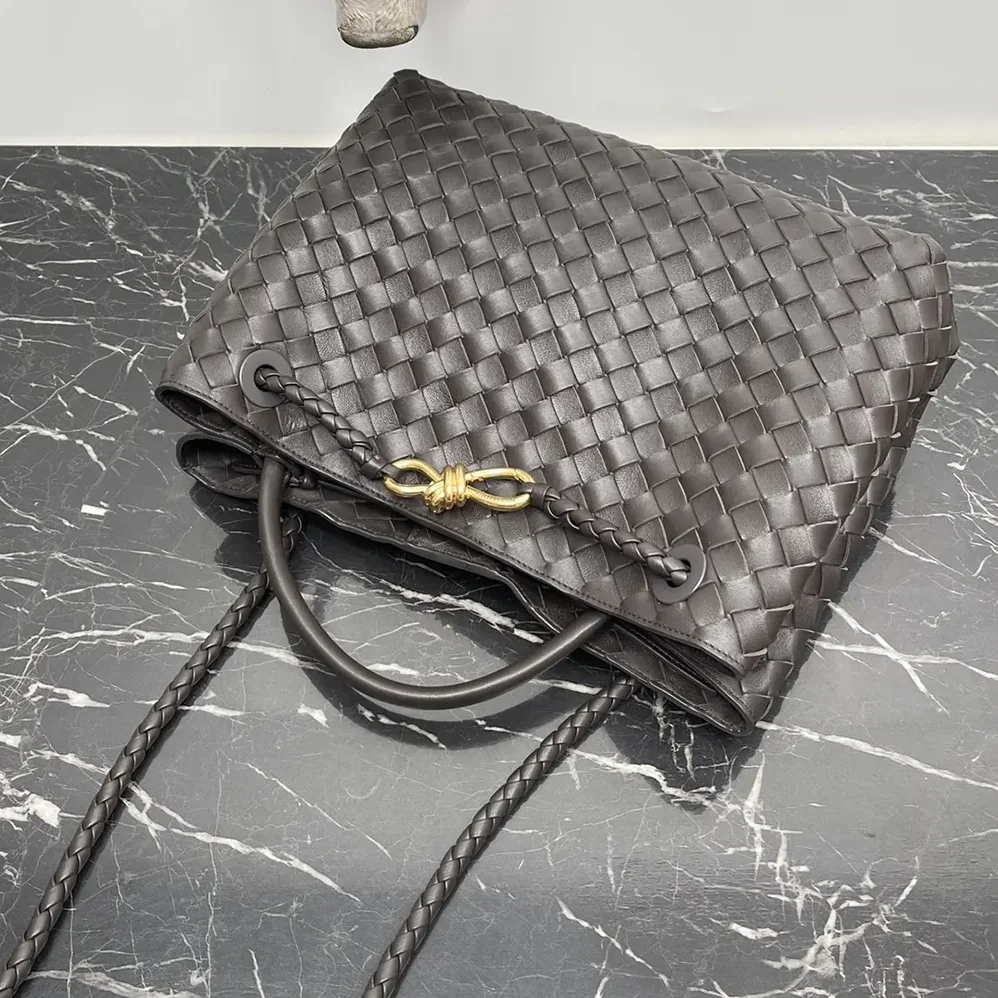 Bottega Veneta Medium Andiamo in Lambskin Leather for Women in Chocolate Brown Bottega Veneta Medium Andiamo in Lambskin Leather for Women in Chocolate Brown
