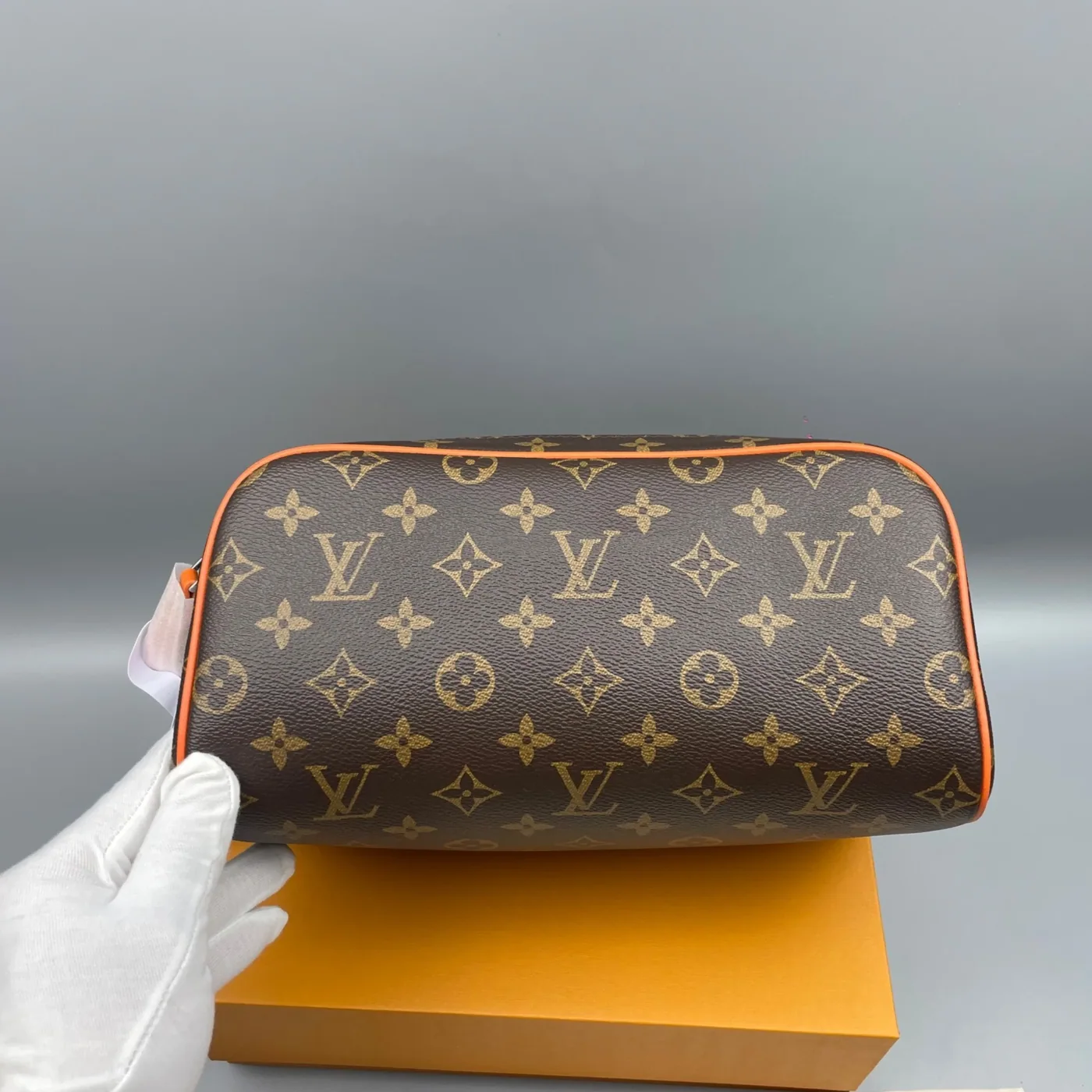 Louis Vuitton Dopp Kit Toiletry Bag Orange / Louis Vuitton Dopp Kit Toiletry Bag Orange /