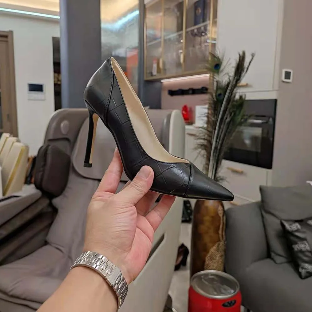 Jimmy Choo Cass 95 Tan Croc-Embossed Leather Pumps for Women in Black Jimmy Choo Cass 95 Tan Croc-Embossed Leather Pumps for Women in Black