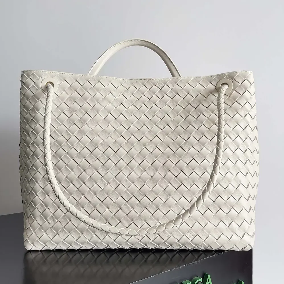 Bottega Veneta Large Andiamo in Lambskin Leather for Women in White Bottega Veneta Large Andiamo in Lambskin Leather for Women in White