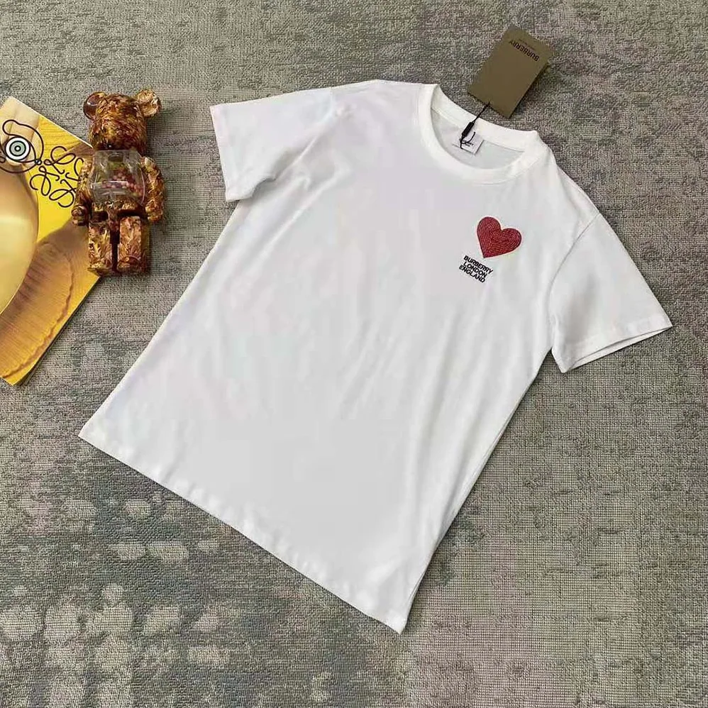 Burberry Heart Motif Cotton T-shirt for Women in White Burberry Heart Motif Cotton T-shirt for Women in White