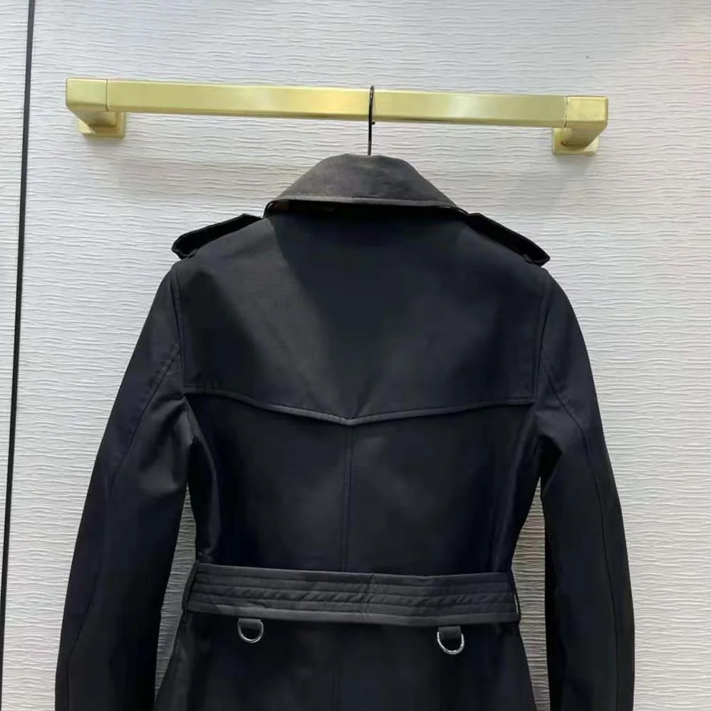 Burberry The Mid-length Chelsea Heritage Trench Coat for Women