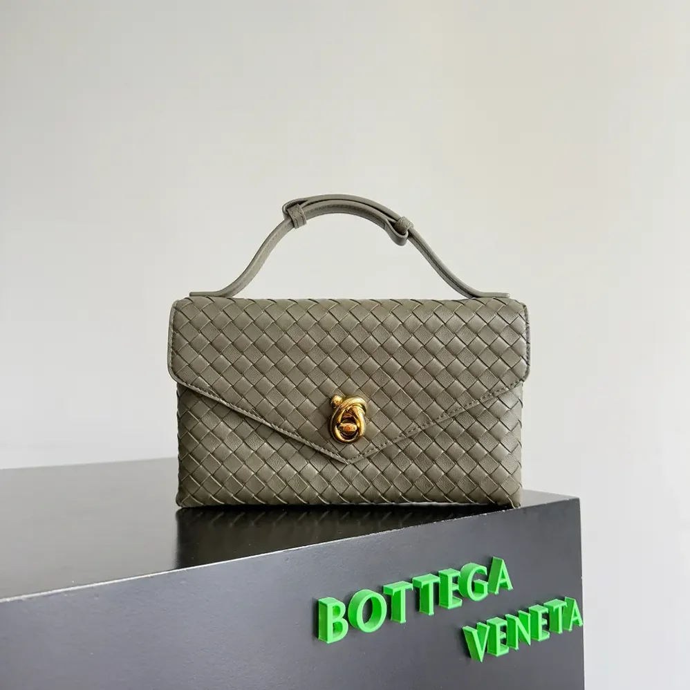 Bottega Veneta Knot Lock in Intrecciato Piccolo Leather for Women in Dark Green