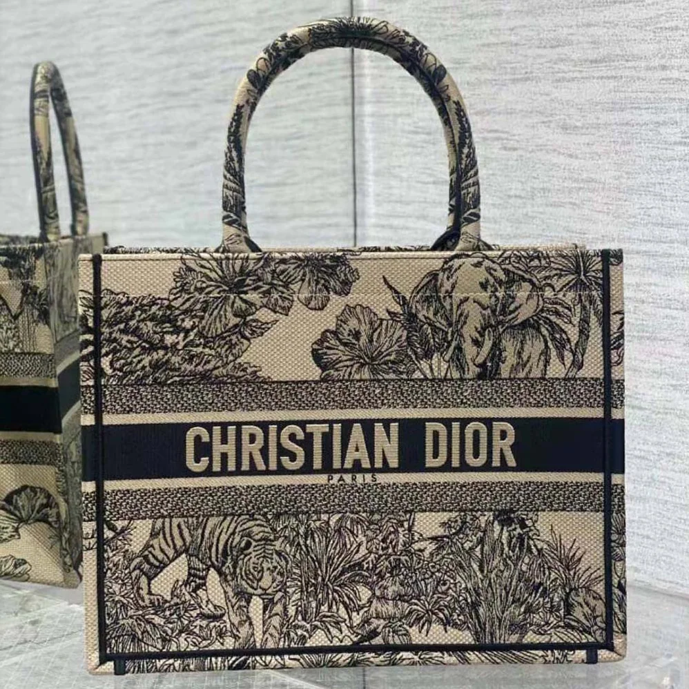 Dior Medium Dior Book Tote Beige Multicolor Toile de Jouy Voyage Embroidery for Women Dior Medium Dior Book Tote Beige Multicolor Toile de Jouy Voyage Embroidery for Women