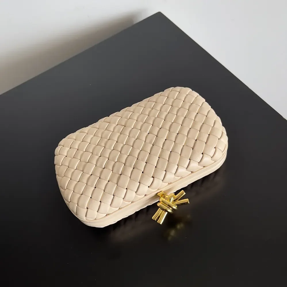 Bottega Veneta Knot Minaudière Clutch in Calfskin Leather for Women in Pink Bottega Veneta Knot Minaudière Clutch in Calfskin Leather for Women in Pink