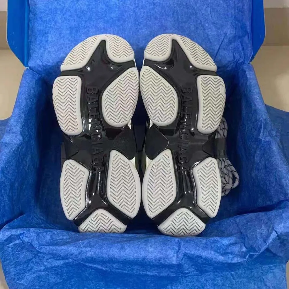 Balenciaga Balenciaga / Adidas Triple S Sneaker in White for Unisex