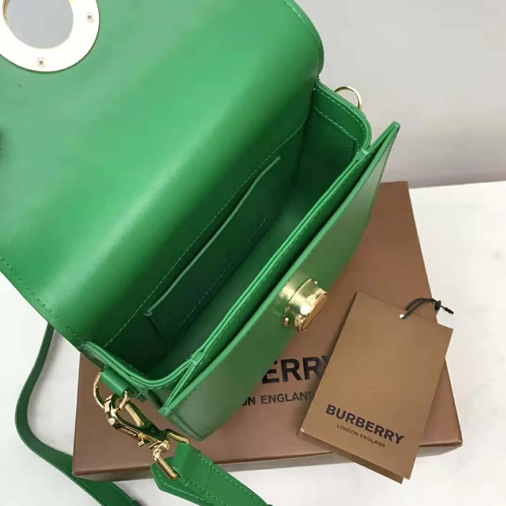 Burberry Leather Small Elizabeth Bag for Women in Green Burberry Leather Small Elizabeth Bag for Women in Green