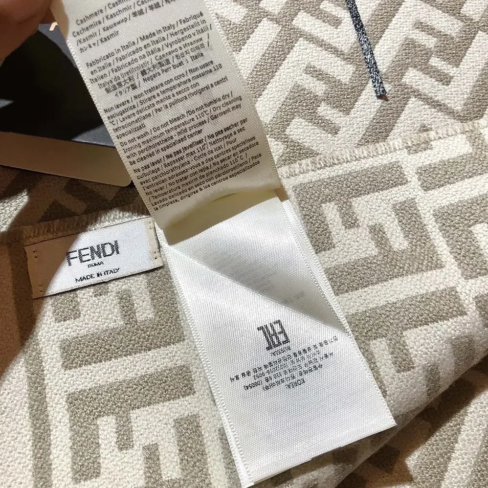 Fendi FF Scarf Dove Gray Wool and Cashmere Scarf for Unisex Fendi FF Scarf Dove Gray Wool and Cashmere Scarf for Unisex