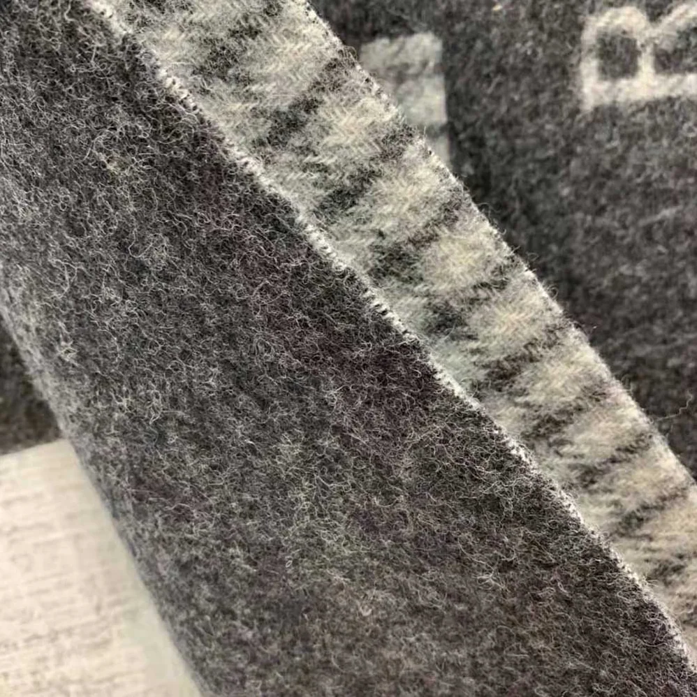 Fendi Scarf Gray Wool and Cashmere Scarf for Women Fendi Scarf Gray Wool and Cashmere Scarf for Women