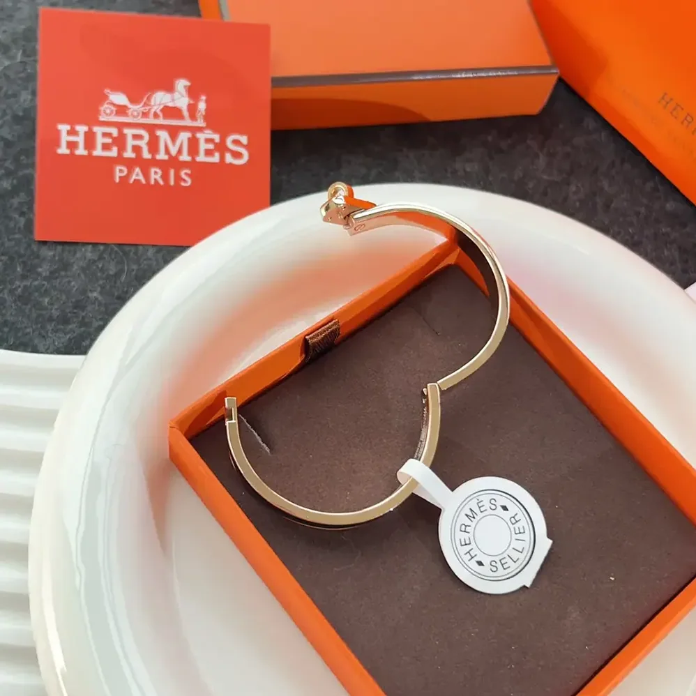 Hermes Mini Clic Kelly Bracelet for Unisex in Black Hermes Mini Clic Kelly Bracelet for Unisex in Black