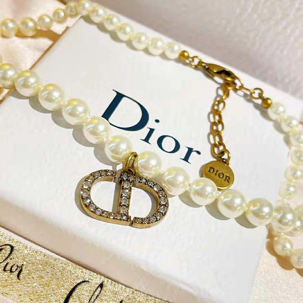 Dior 30 Montaigne Choker Antique Gold-Finish Metal with White Resin Pearls and White Crystals for Women Dior 30 Montaigne Choker Antique Gold-Finish Metal with White Resin Pearls and White Crystals for Women