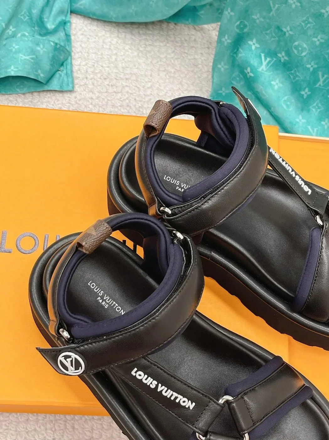 Louis Vuitton Pool Pillow Flatform Comfort Sandal Black LV 1AABR3
