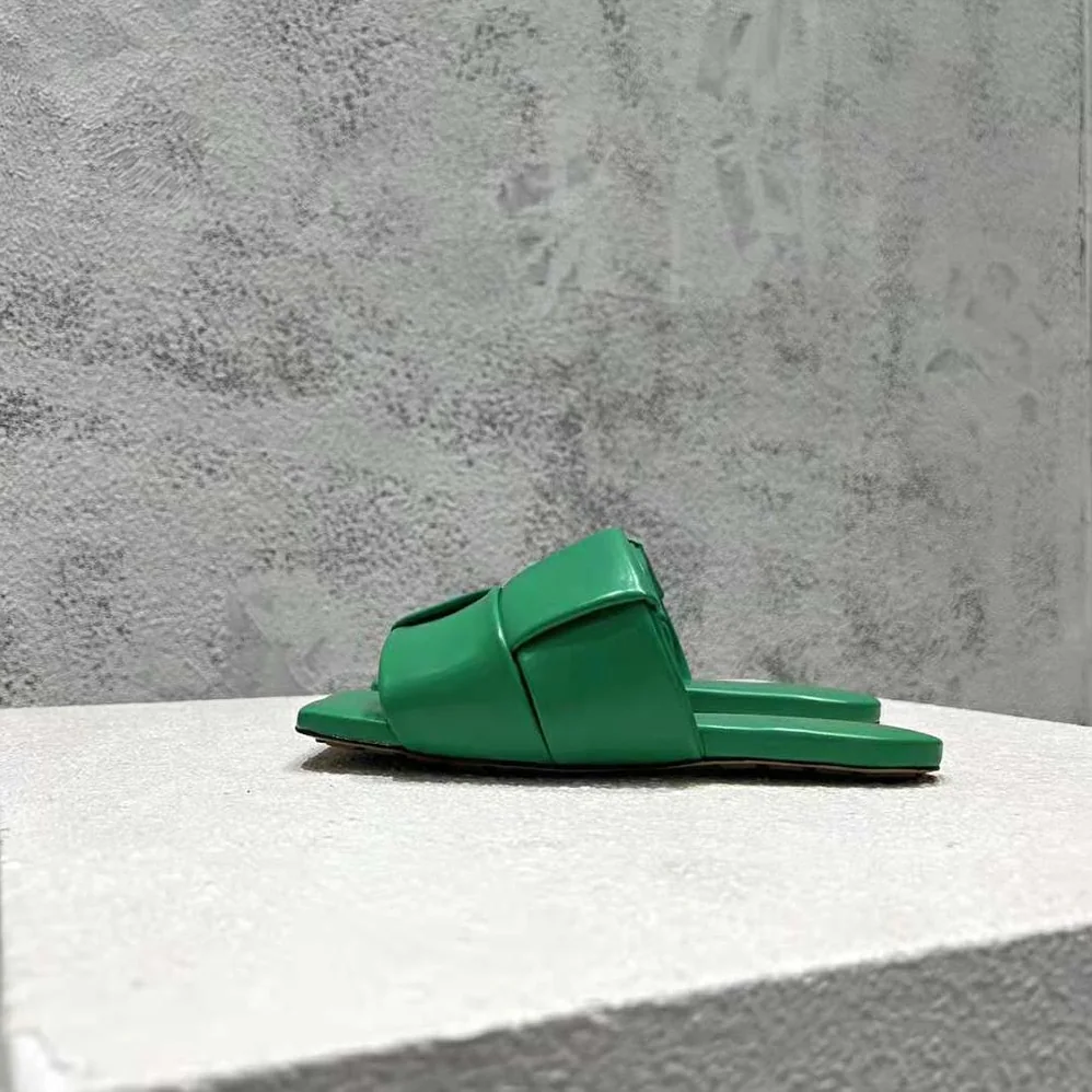 Bottega Veneta Patch Flat Mule Padded Intreccio Leather Flat Mules for Women in Green Bottega Veneta Patch Flat Mule Padded Intreccio Leather Flat Mules for Women in Green