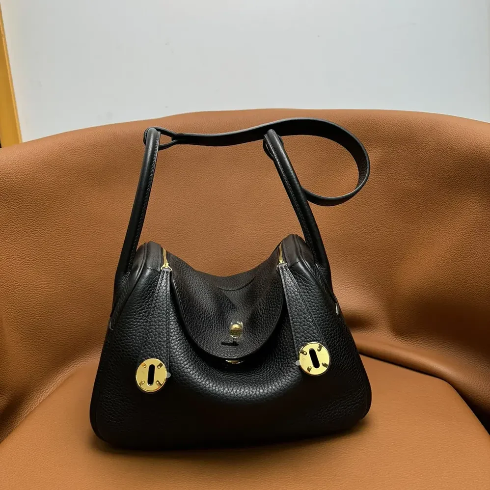 Hermes Lindy 26 in Clemence Leather for Women in Black/Gold