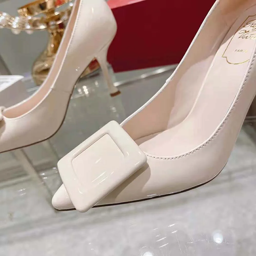 Roger Vivier Viv' In The City Pumps in Patent Leather for Women in White Roger Vivier Viv' In The City Pumps in Patent Leather for Women in White