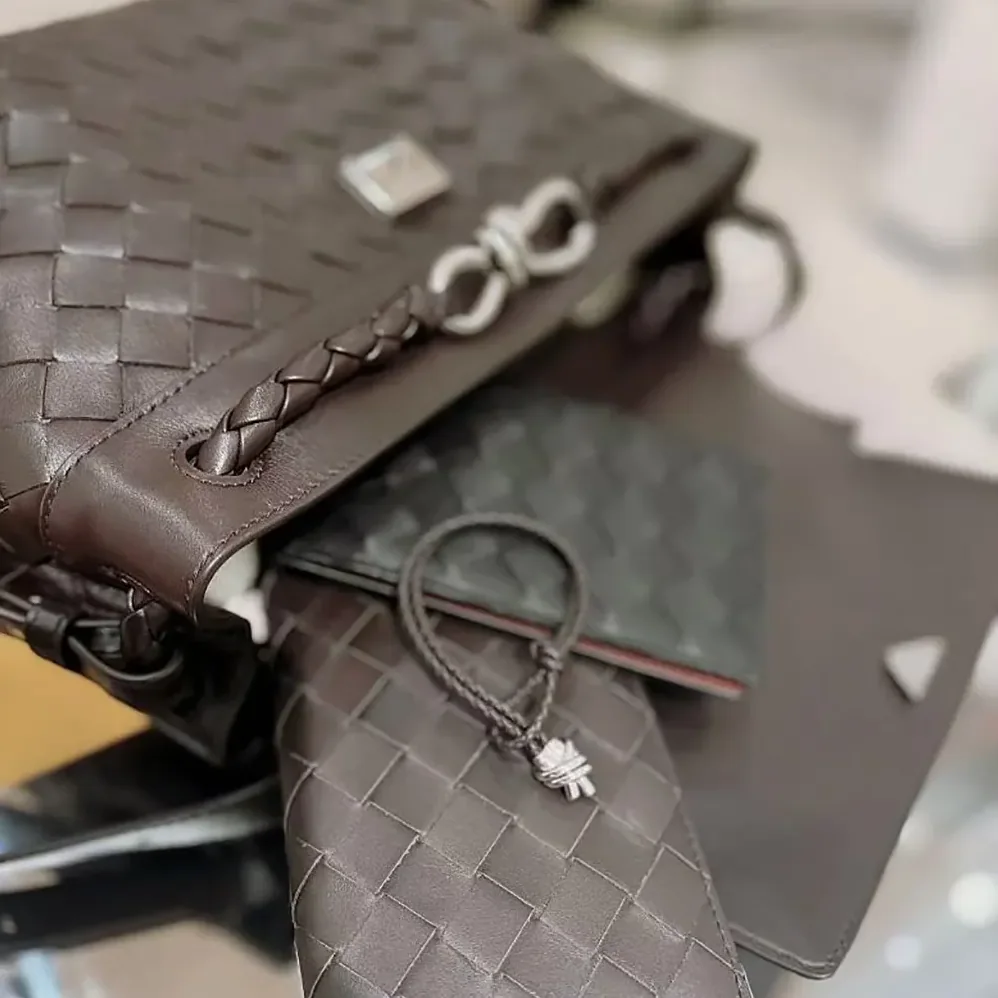 Bottega Veneta Small Andiamo Messenger for Men in Chocolate