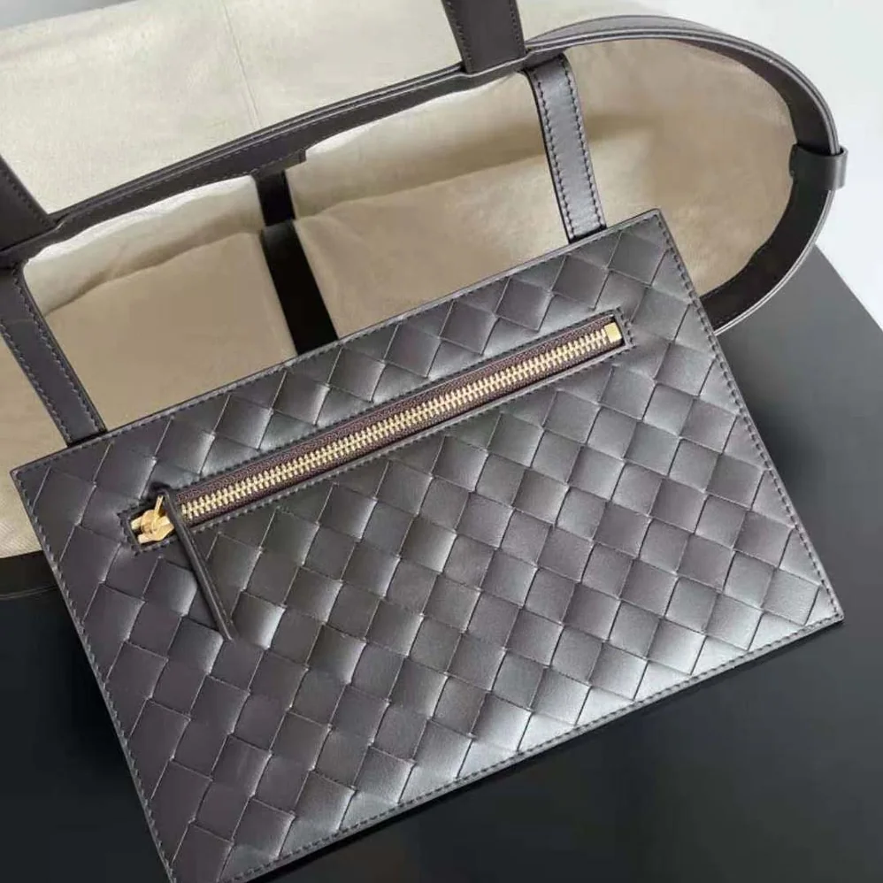 Bottega Veneta Medium Flip Flap in Intrecciato Leather for Women Bottega Veneta Medium Flip Flap in Intrecciato Leather for Women