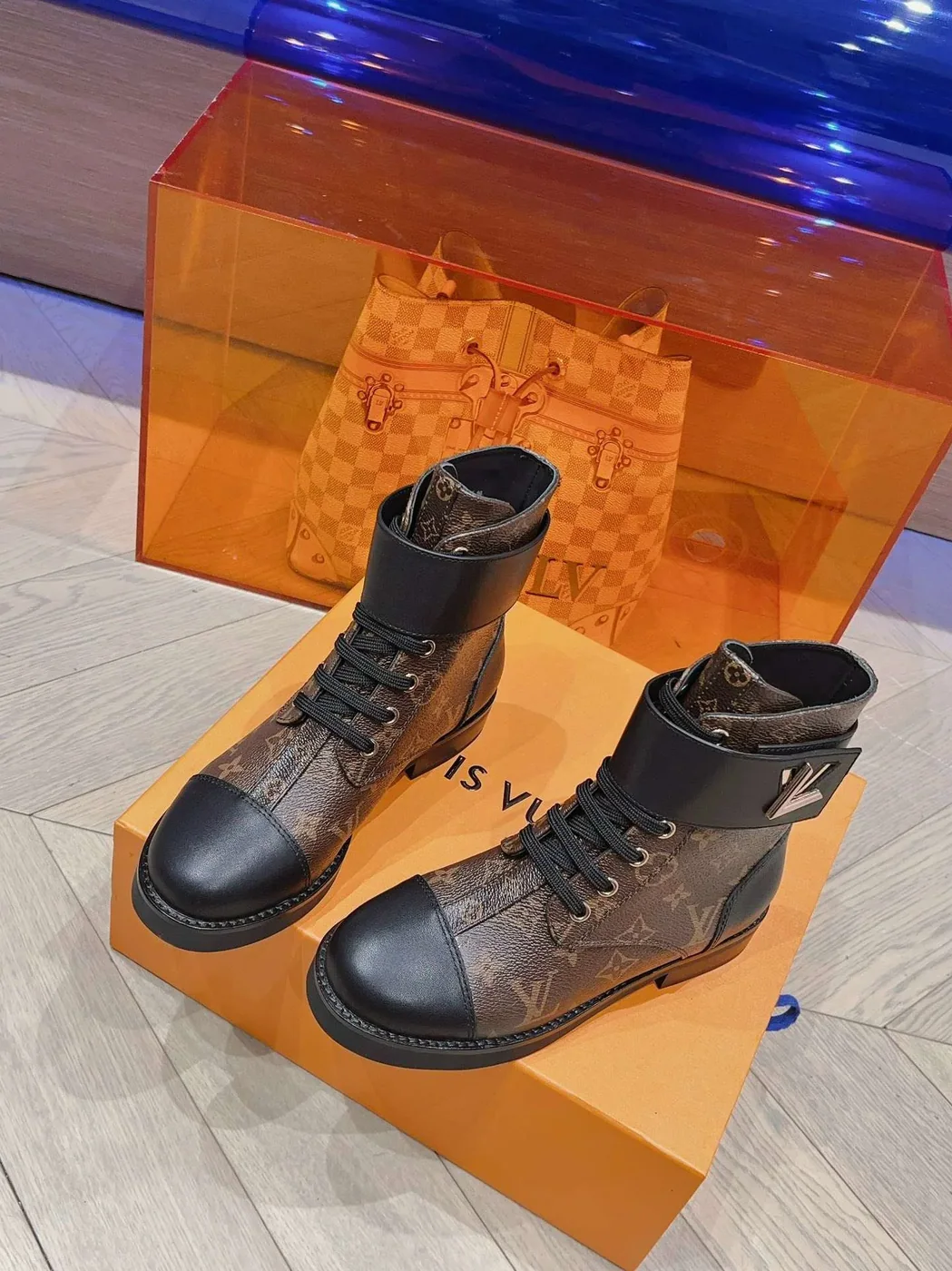 Louis Vuitton Wonderland Flat Ranger Brown 1AAV61 Louis Vuitton Wonderland Flat Ranger Brown 1AAV61