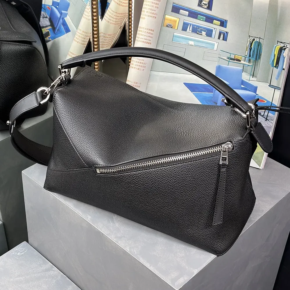 Loewe Large Puzzle Edge Bag in Grained Calfskin for Unisex in Black Loewe Large Puzzle Edge Bag in Grained Calfskin for Unisex in Black