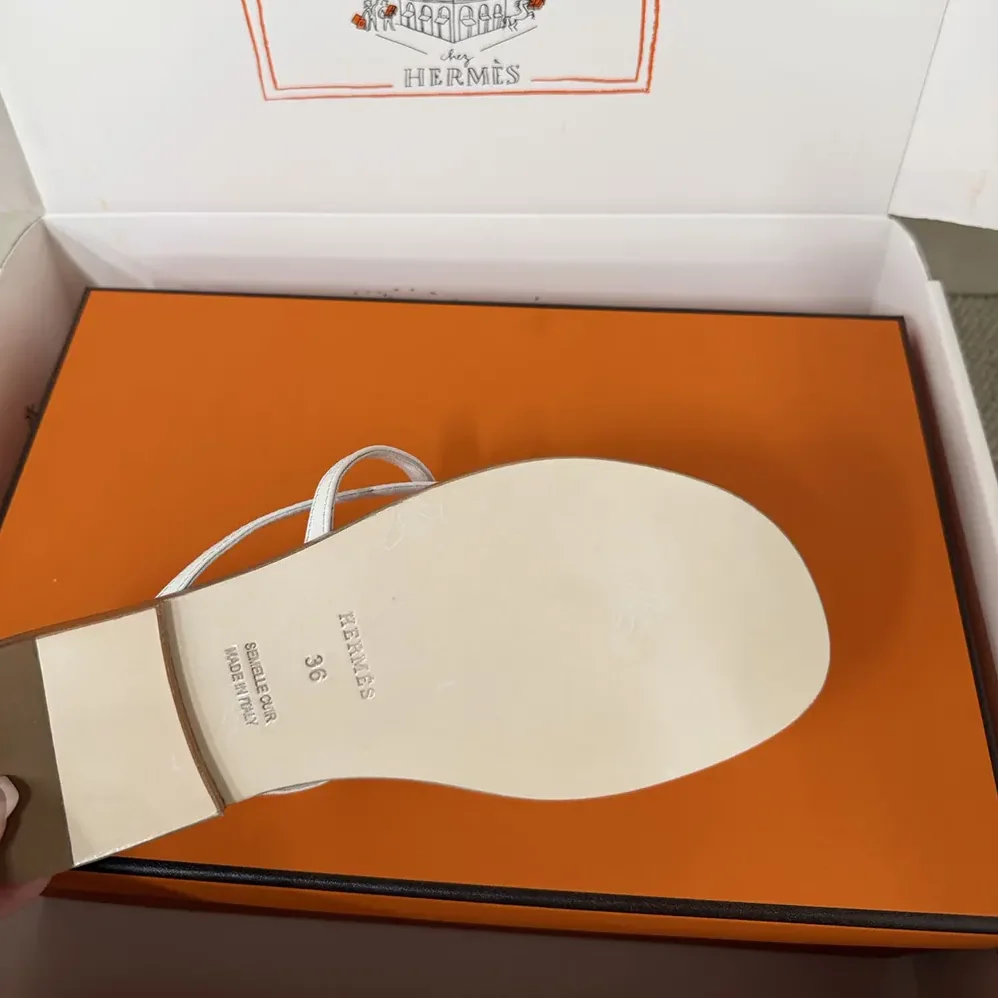 Hermes Miss Sandal in Calfskin for Women in White Hermes Miss Sandal in Calfskin for Women in White