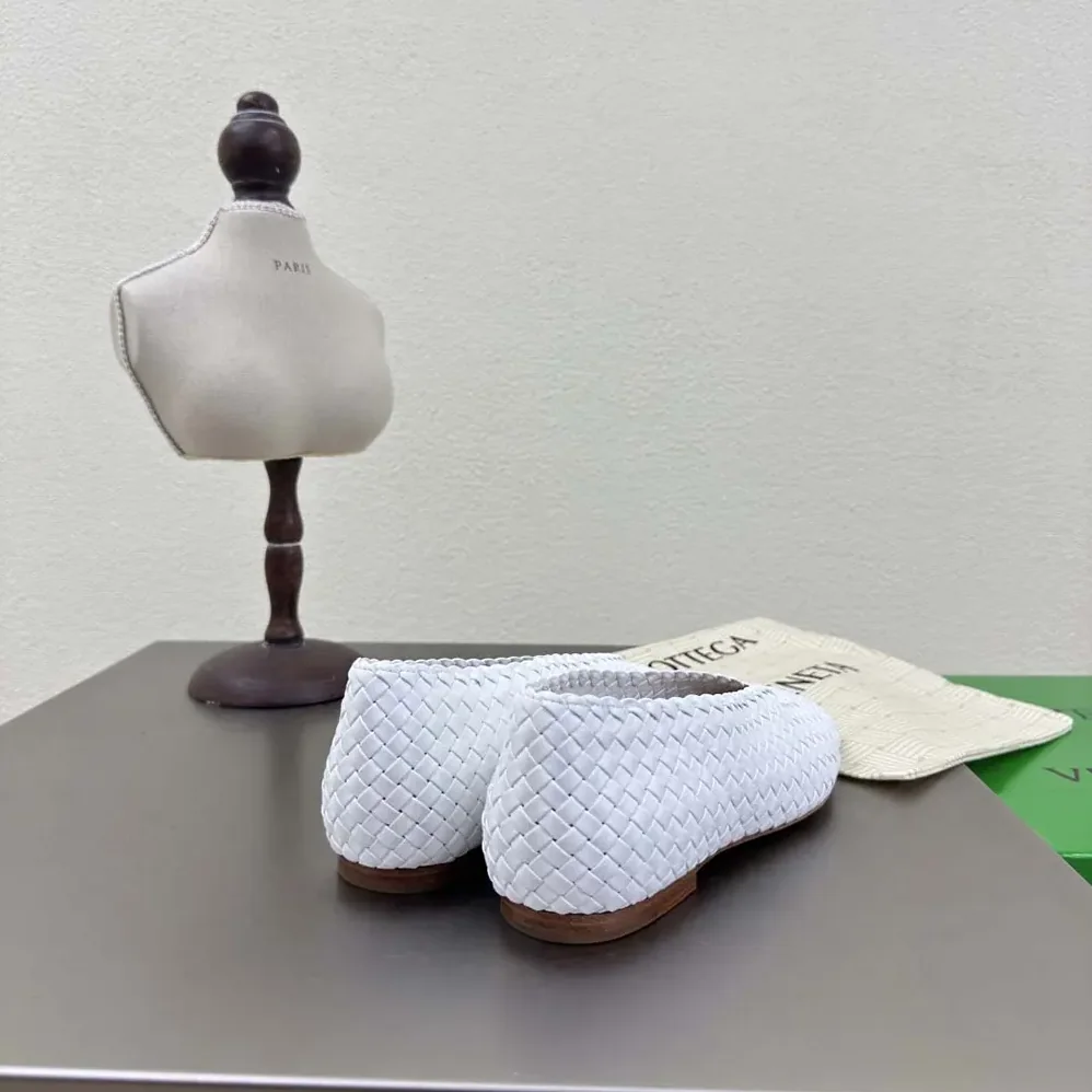 Bottega Veneta Sofia Ballerina in Padded Intreccio Leather for Women in White Bottega Veneta Sofia Ballerina in Padded Intreccio Leather for Women in White