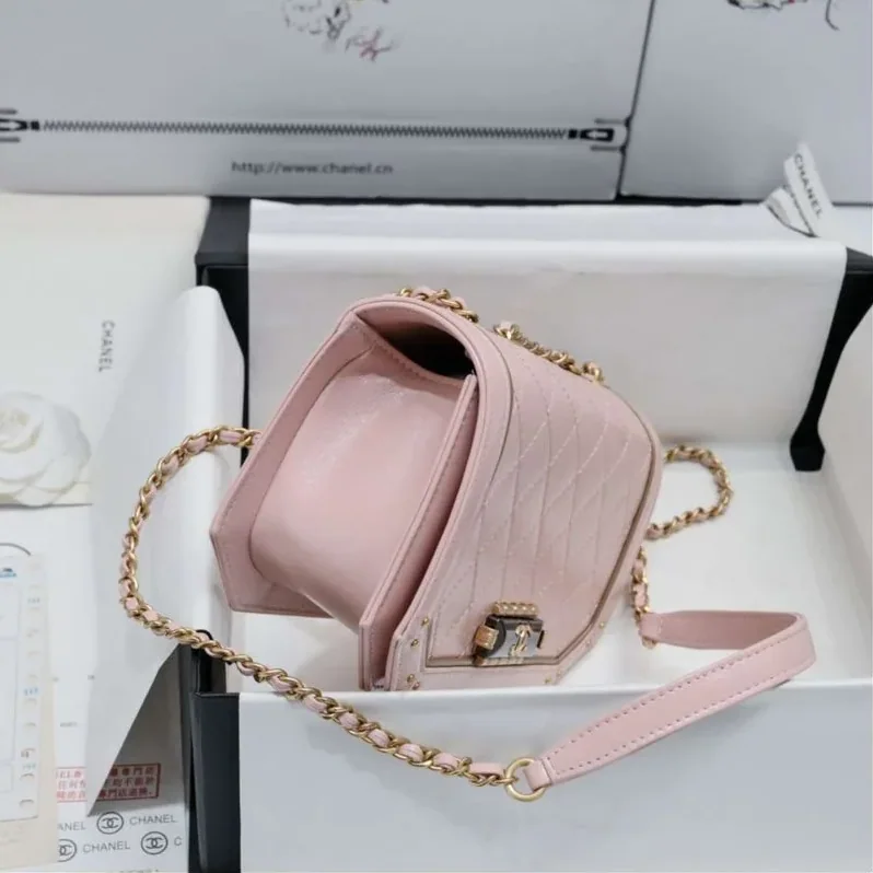 Chanel Sheep Crossbody Bag Pink / Chanel Sheep Crossbody Bag Pink /