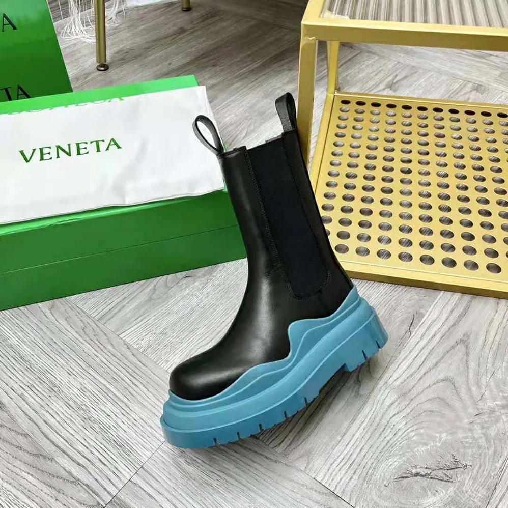 Bottega Veneta Tire Chelsea Boot in Vegetally-Tanned Leather for Unisex in Blue Bottega Veneta Tire Chelsea Boot in Vegetally-Tanned Leather for Unisex in Blue