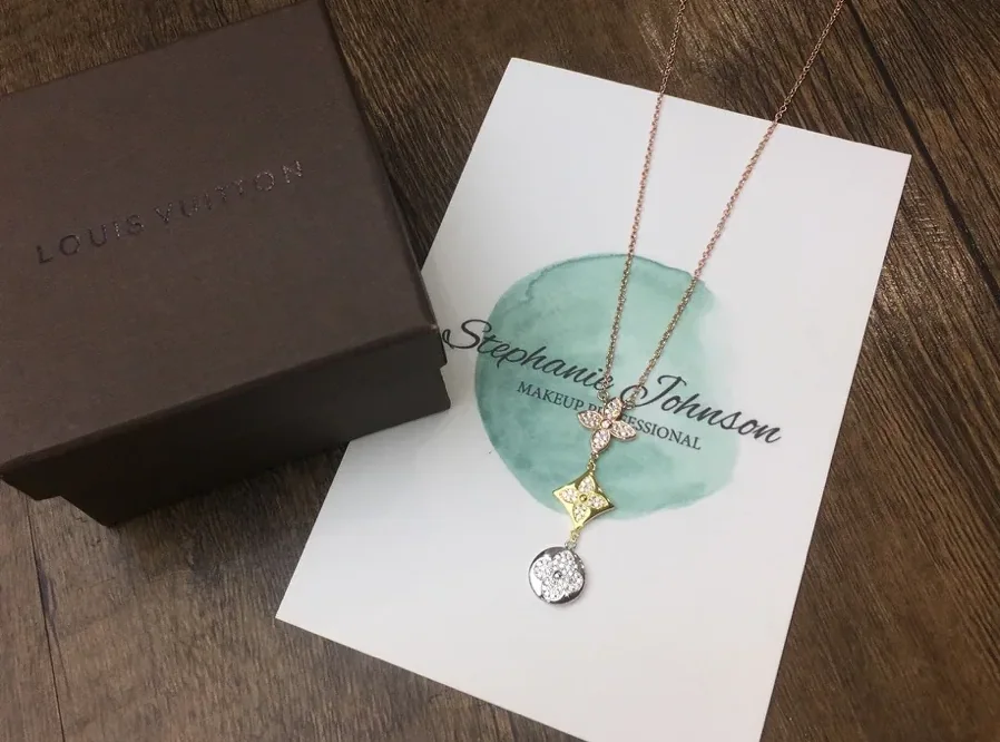 Louis Vuitton Flower Necklace Silver Louis Vuitton Flower Necklace Silver