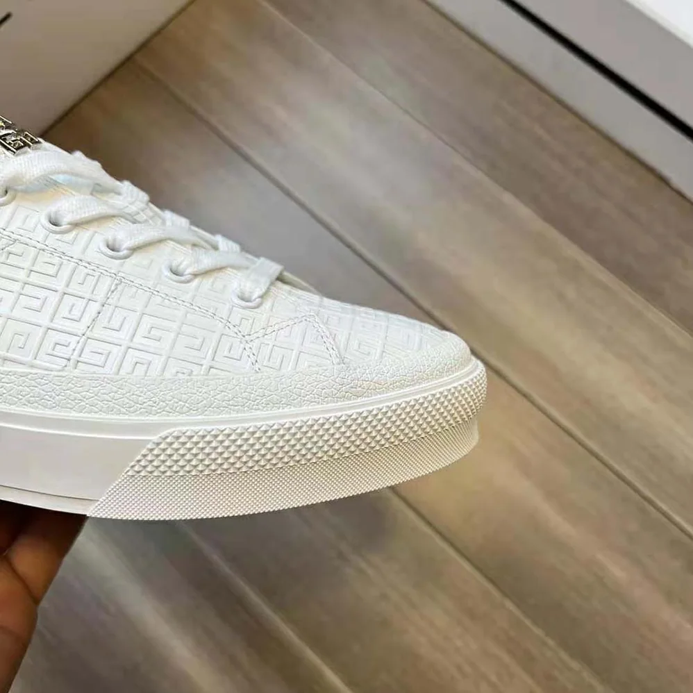 Givenchy Oswald City Sport Sneakers in Leather for Unisex in White