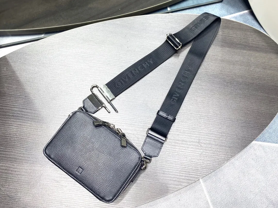 Givenchy Antigona Grained Camera Bag Black /