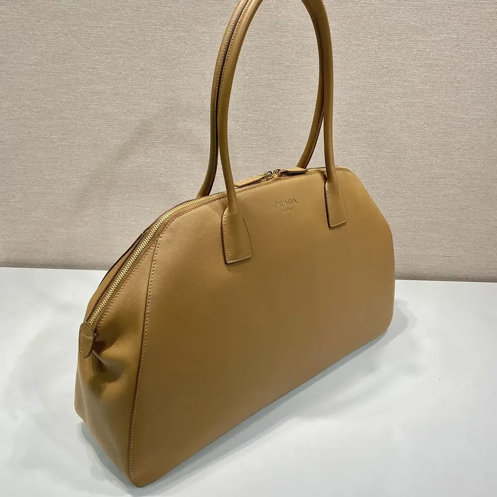 Prada Large Leather Tote Bag with Zipper Closure for Women in Brown Prada Large Leather Tote Bag with Zipper Closure for Women in Brown